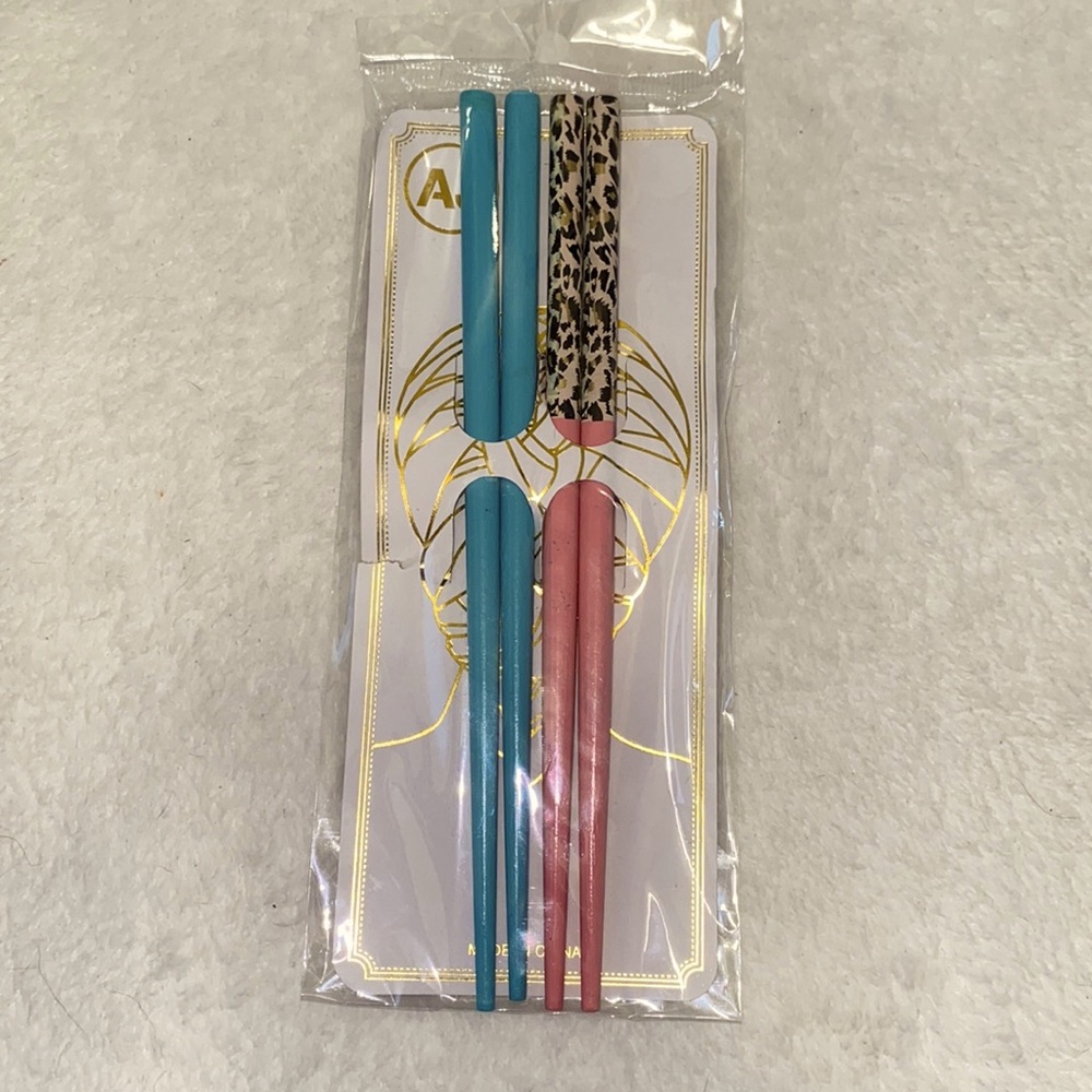 🆕Set of 2: Wooden Hair Sticks Leopard Print Pk/Tl